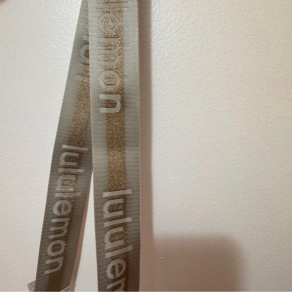 Lululemon 🍋 - Picture 2 of 5